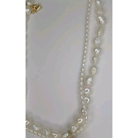NEW Woman White Pearl Necklace With Golden Pendant - Picture 4 of 6